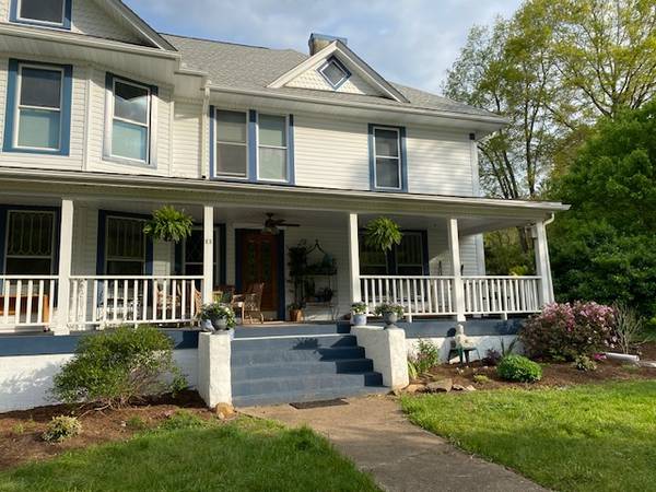 $1,700 / 2br - 1400ft2 - In a Community/Apartment House (Candler)64029375131265120
