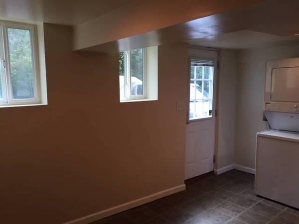 $900 / 1br - Amazing park-like setting 600 sf basement apartment in Lake Oswego! (Lake Oswego)63820738766337122
