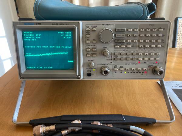 Tektronix 2711 Spectrum Analyzer 9kHz to 1.8GHz 1