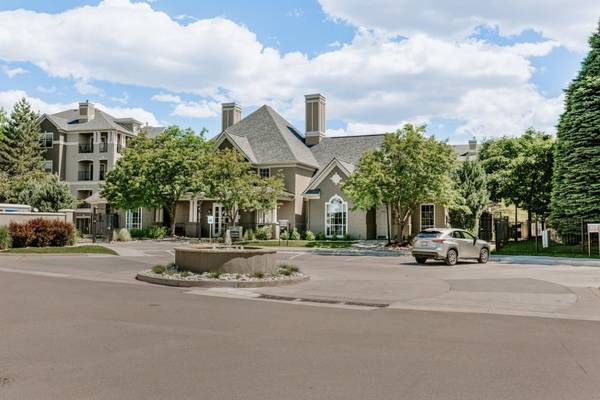 $2,692 / 3br - 1330ft2 - Media Room with Flat Screen TV, Swimming Pool, 3 BD (7610 E Caley Ave, Centennial, CO)63973356486915123