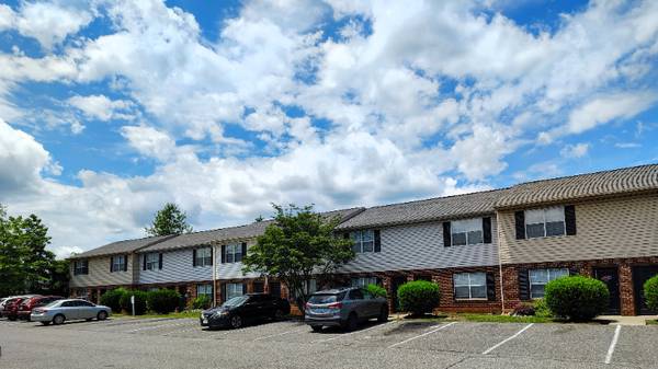 $1125.00 / 2br - 948ft2 - Charming 2 Bed Townhouse in Lynchburg, VA - Rent: $112563851970239235121