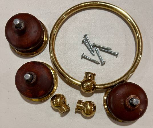 MATCHING TOWEL RING AND TOILET PAPER ROLL HOLDER 1