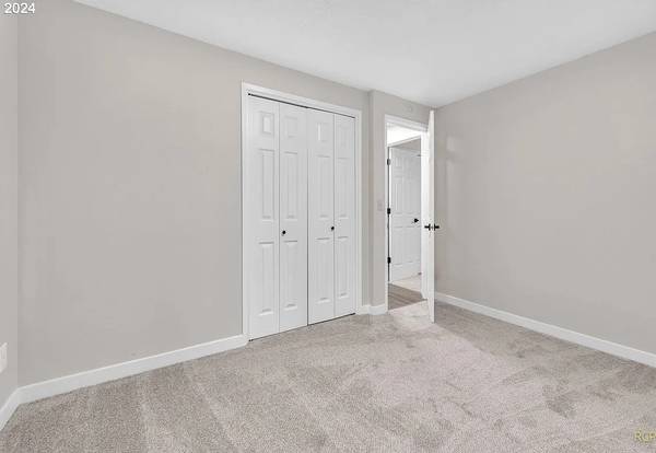 Room available (Private bath)(All utilities included) 1