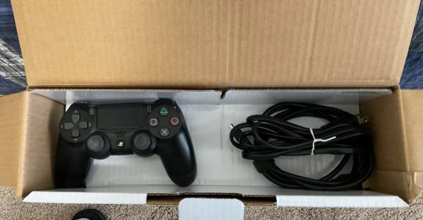 PLAYSTATION PS4 UPGRADED GAME CONSOLE WITH EXTRAS - $100 (STONEBRIDGE @ POTOMAC TOWN CENTER IN VA)63470110910337121