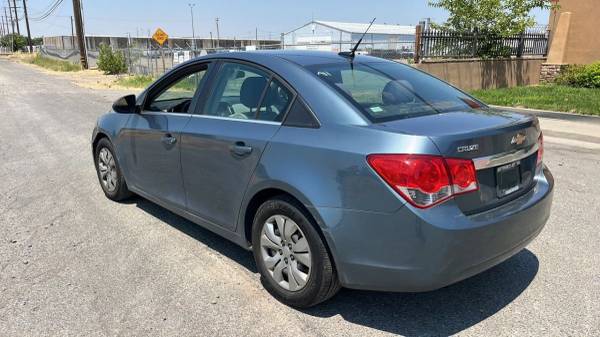 2012 Chevrolet Cruze Chevy LS Sedan 4D Sedán - $3,800 (Real Deal Auto)63619609343107123