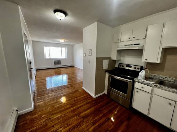 $2,600 / 2br - Jamaica Plain 2 Bed/1 Bath | Cats & Small Dogs | Near Green Street (Jamaica Plain)63614178474627121