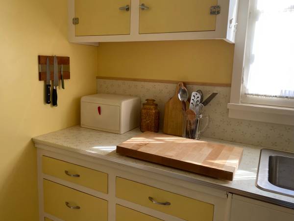 $1,250 / 1br - 600ft2 - Furnished Apt in historic neighborhood (Alpena)64037723250946122