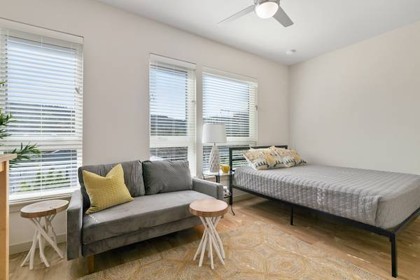 $1,250 The Ideal Space to Balance Life, Work and Play @ Kathryn Ann! (NW Portland, Slabtown, Knob Hill, Alphabet District)63956499378435122