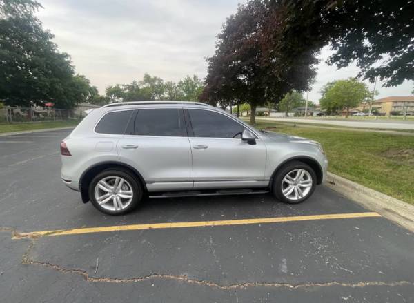 VW Touareg 2011. Título limpio - $5,900 (Palos Hills)63624839334401124