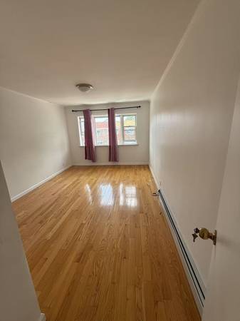 $2,650 / 3br - 1100ft2 - Flushing Three Bedrooms (Flushing)64033632708097124