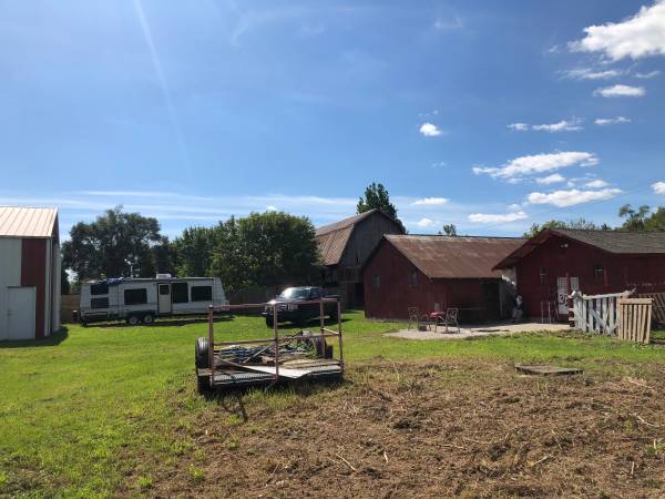 $4,500 / 4br - 2000ft2 - 17 acre Farm house available with land! (Belleville)63926727806978120