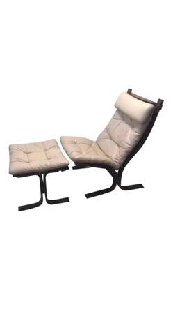White High-Back Leather Lounge Chair- Ottoman by Ingmar Relling for Westnofa 1