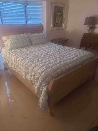 $1,100 / 3br - Roommate  Male. (Port St Lucie)63799881537155122