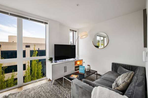 $1.795 / 1hab - 449ft2 - Vida Urbana Hecha Fácil – 1Hab Abierto con Cocina Moderna y Lavandería (Lower Queen Anne)63688608105987120