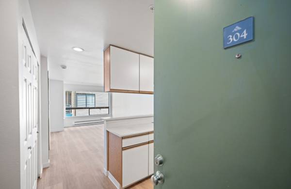 $1,795 / 1br - 700ft2 - MOVE IN READY - TOUR with US - RUSH MOVE IN ASSISTANT - FRIENDLY STAFF (35th Street)63944821924611124