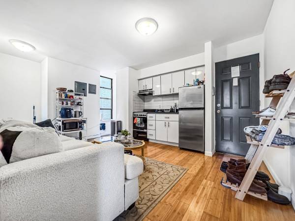 $925 / 3br - $925 rooms available immediately (Brooklyn)64033460308993121