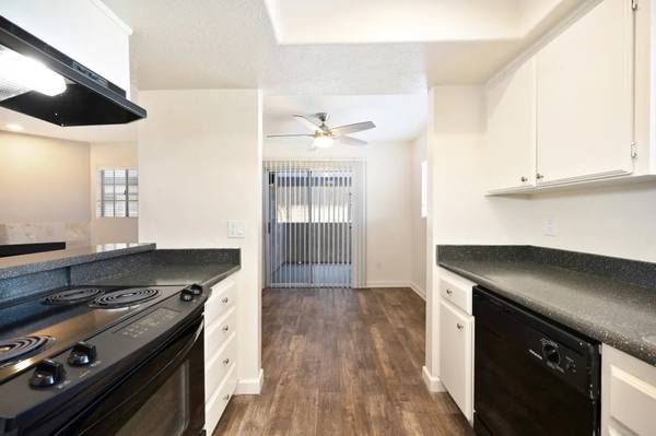 $3,170 / 2br - 950ft2 - Don't Miss Out On Your Change To Love Where You Live! (Carlsbad Village)63865929538691121