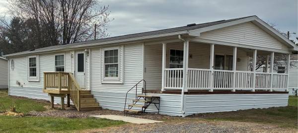 2000 Crystal Valley 28x64 3 bed, 2 bath home - 904PV 1