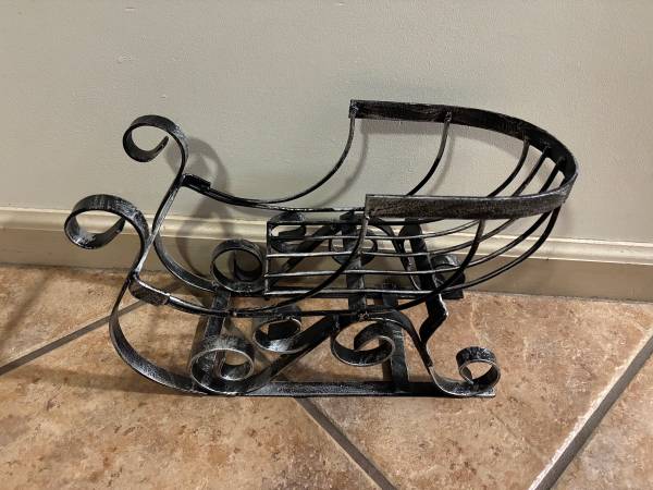 Heavy decorative sleigh 1