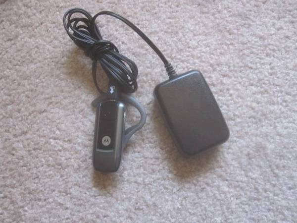 Motorola Bluetooth Headset N136 1