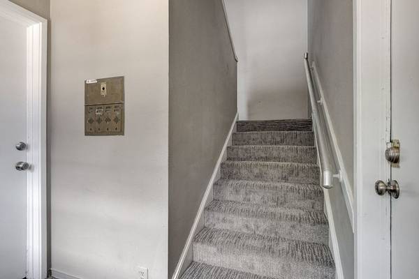 $875 / 1br - 536ft2 - Public Transportation, 1/BD, in Las Vegas NV (217 S Maryland Pkwy, Las Vegas, NV)63859501308675121