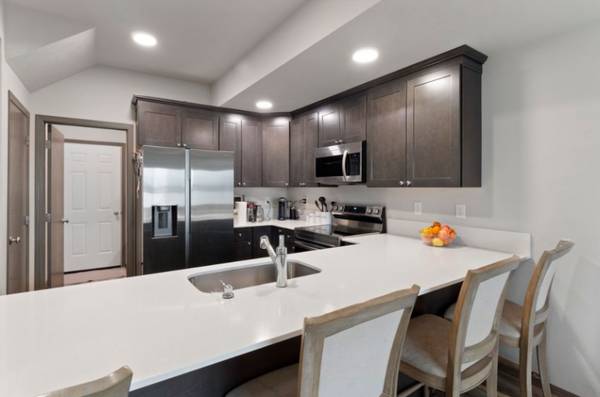 Modern 3 Bed Unit with 2.5 Baths in Spokane Valley | $2100/mo 1