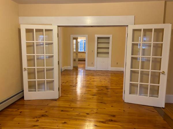 Large 1st floor apartment in lovely 2 family. HUGE YARD 1