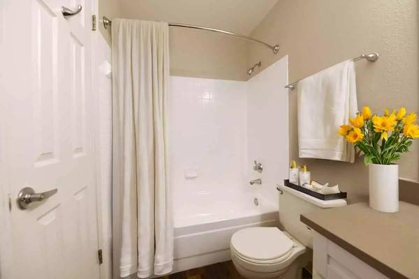 $2,164 / 2br - 1019ft2 - Luxury living at Emerald Place! 2 BD / 2 BA available! (Beaverton - Beaverton Farmers' Market)63776937644289123