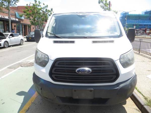 Furgón Ford Transit 150 2016 Techo Bajo 60/40 Pasajeros. Batalla de 130 pulg. - $4,400 (QUEENS NUEVA YORK)63654716432387121