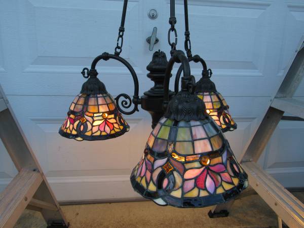 Quoizel Collectible Dinette Chandelier Tiffany Stained Glass 3 Lights 1