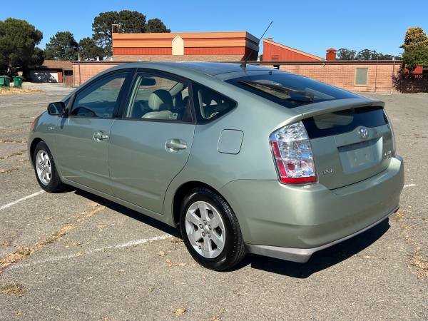 2007 Toyota Prius título limpio Carfax 2 dueños Smog - $5,500 (hercules, pinole, san pablo, el sob)63654701014403122