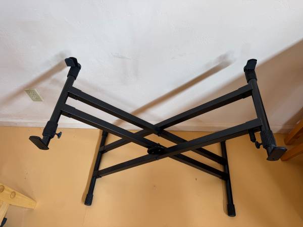 KEYBOARD STAND -- NEW 1
