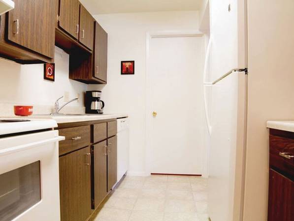 Fully Equipped Kitchen, Washer/Dryer, Covered Carport 1