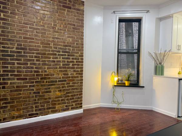 $2,800 / 1br - Dime square beautiful large one bedroom apartment washer/dryer (Lower East Side)63854479948161122