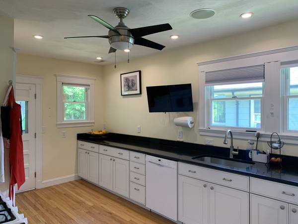 $4,000 / 4br - Dorchester 4 Bed/2 Bath Bi-Level Duplex | Adams St (Dorchester)64294792555267122