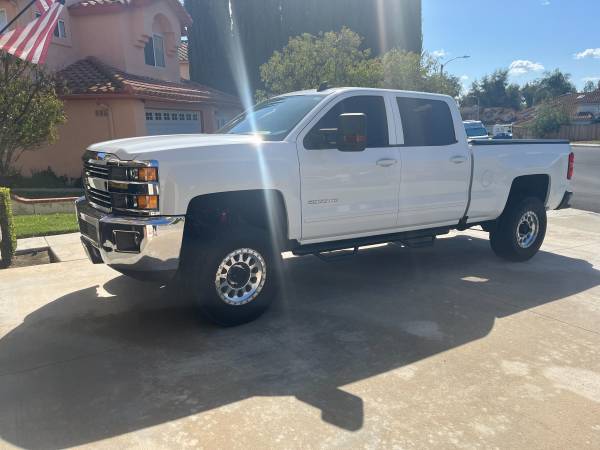 2017 Chevy Silverado HD2500 ONLY 61K MILES 1