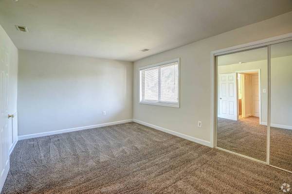 $1,000 / 1br - 925ft2 - MOVE IN NOW !! ONE BEDROOM/DEN (LAUREL)63896033383938124