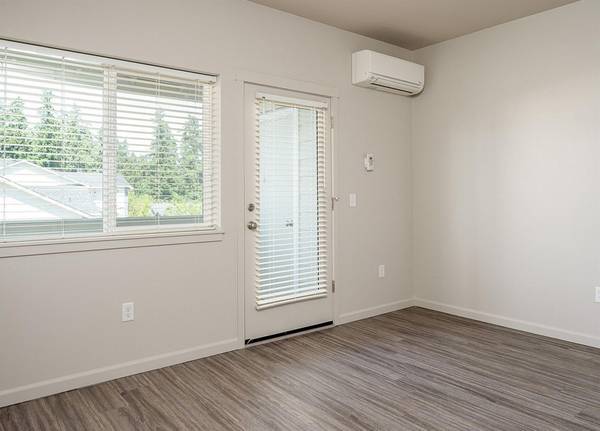 $1,450 / 1br - GET a FREE MONTH & $1000 MOVE! + Vibrant Unit w Efficient Appliances (Vancouver)63867270625795123