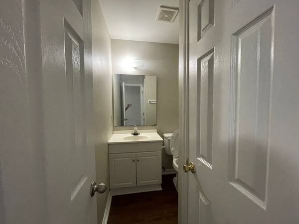 $950 / 2br - 1056ft2 - Sharp 2 Bedroom Townhome on Beech Street (209 Beech St APT 22)63861960340353124