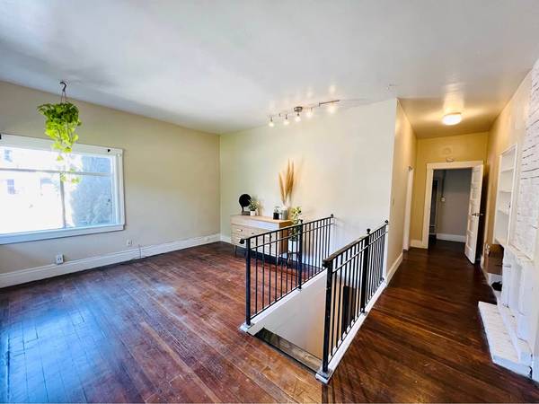 $4,400 / 6br - 1700ft2 - 6br - Charming Oakland Home | 6BR, 3BA, Natural Light! (oakland lake merritt / grand)63889098891521120