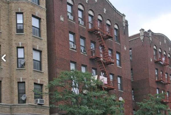 $5,800,000 / 3br - 4950050ft2 - BOSTON RD APARTMENT-WITH 51 UNITS 4 STORES 10% CAP & 6.5 X RR (BRONX)63809042477569121