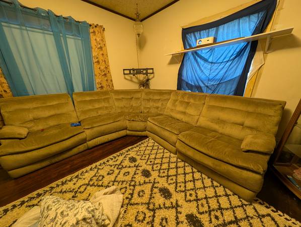 Five-Piece sofa with reclining ends 1