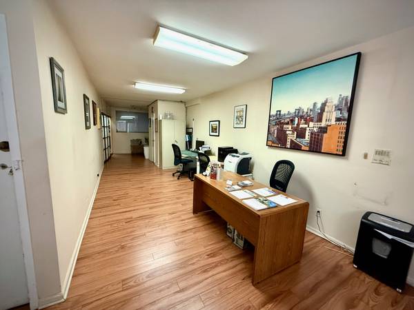 $1,200 / 100ft2 - private office in prime Upper West Side location (Upper West Side)63765576073091122