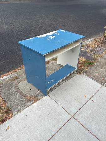 Free desk 1