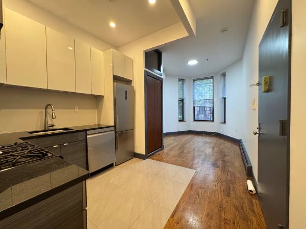 $3,990 / 2br - ‼️NO FEE ! 2BR ! W/D in unit ! Central AC ! King size BR !63995824275586120
