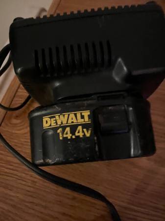 DeWalt battery and charger 14.4V 1