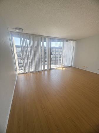 $2,195 Studio Charm, Sunlit Balcony Views and Short Walks to Hotspots! (tenderloin)64030485487489122