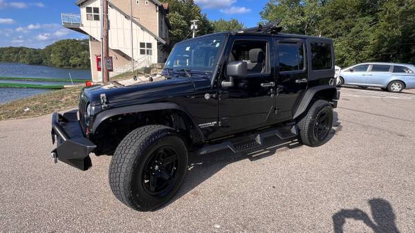 2011 Jeep Wrangler Rubicon Unlimited 4 puertas (manual) - $17,000 (West Medford)63472088244355124