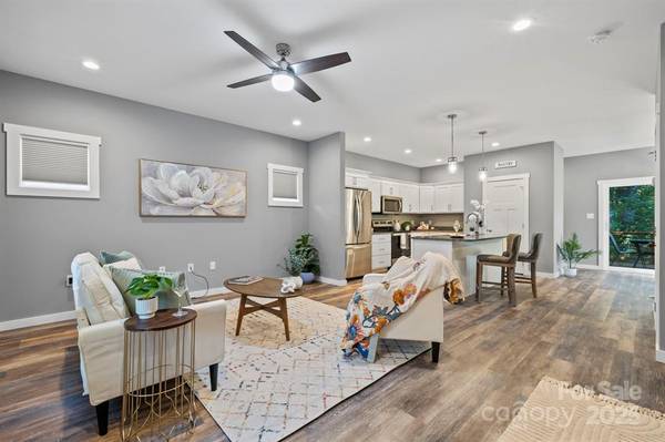 $449,000 / 3br - 1474ft2 - 48 Shuler Road (Candler)64029207413761121