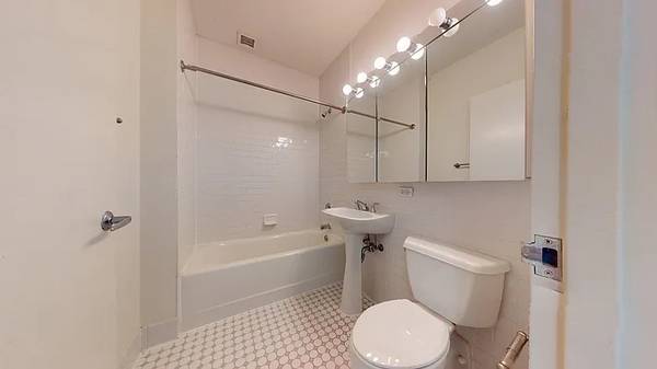 $3,150 Prime Location! Subway few minutes away! (Financial District)63788575603331122